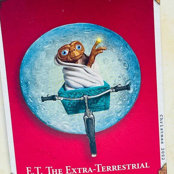 Hallmark Keepsake ET E.T. Extra Terrestrial 20th Anniversary Christmas Ornament - Picture 2 of 9